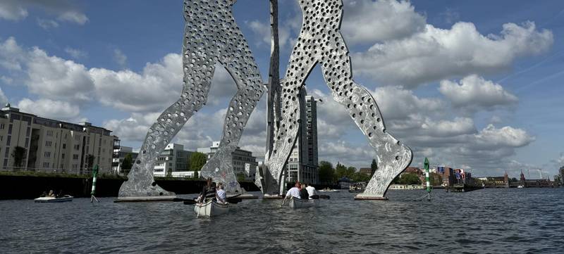Foto 2 von Teamevent in Berlin - Kanutour im Mannschaftskanadier