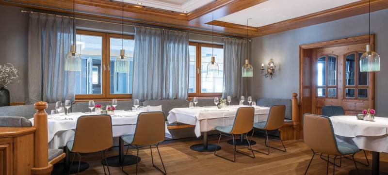 Foto 3 von Weihnachtsfeier am gedeckten Tisch - Hotel Maier
