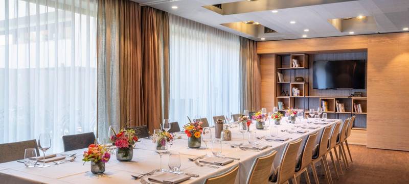 Foto 1 von Weihnachtsfeier am gedeckten Tisch - Hotel Maier